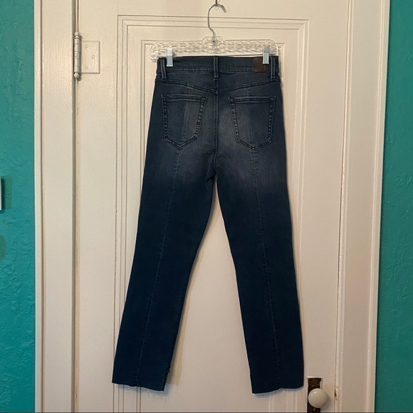 Level 99 High-Rise Step Hem Jeans Dark Wash Size 28 NWOT - Picture 3 of 11